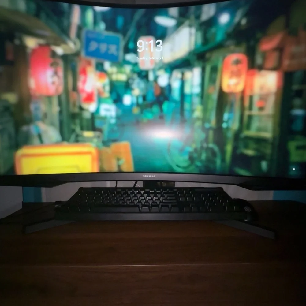 Samsung Curved Display with Black Keyboard
